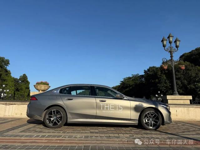 创新纯电动BMW i5，如何“舞”动人心？-有驾